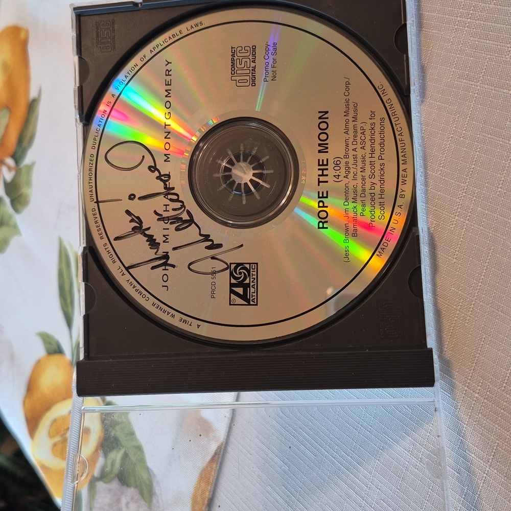 AUTOGRAPHED John Michael Montgomery 'Rope the Moon' CD single Vintage 1990s - Picture 6 of 10